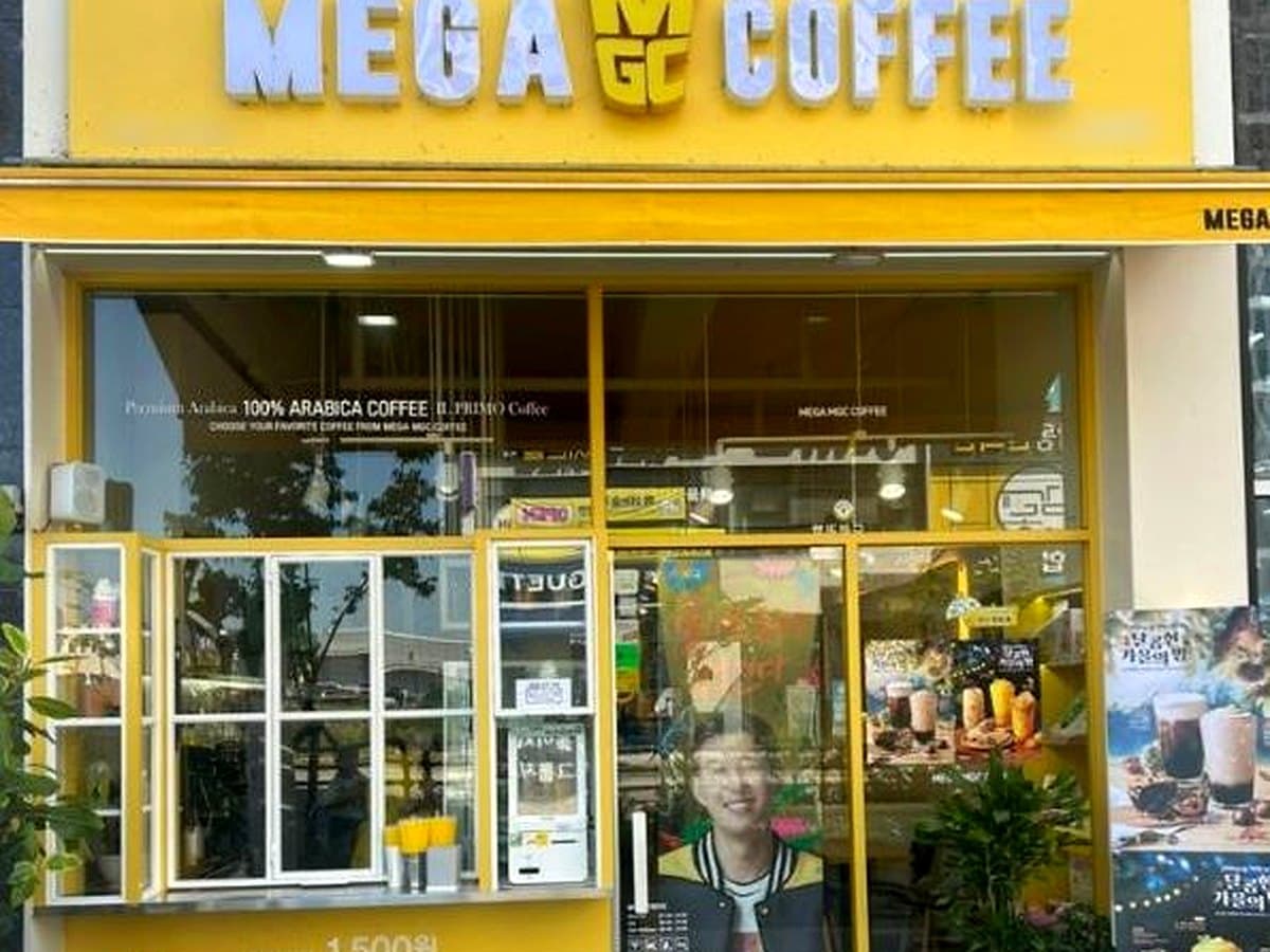메가커피 브랜드 참고 이미지